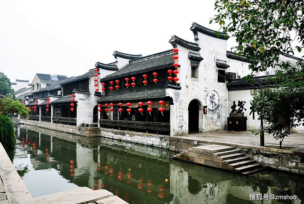 逃离快乐小镇